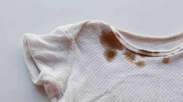 油筆印在衣服上怎么去掉，油性記號(hào)筆弄在衣服上怎么洗掉？圖1