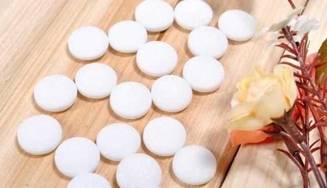 衛(wèi)生球和樟腦丸的區(qū)別，衛(wèi)生球不斷變小的條件和變化特點(diǎn)？圖2