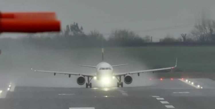 下雨會影響飛機起飛和降落嗎