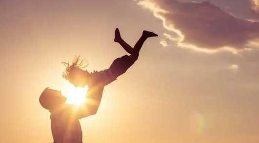 寫給爸爸的話暖心到哭,送給父親一句暖心的話簡短圖3