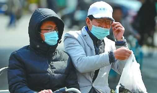 早穿皮襖午穿紗圍著火爐吃西瓜的地方位于