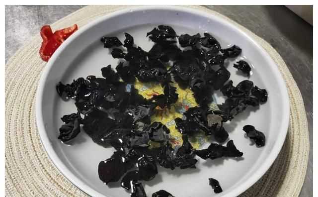 木耳可以用開(kāi)水泡嗎