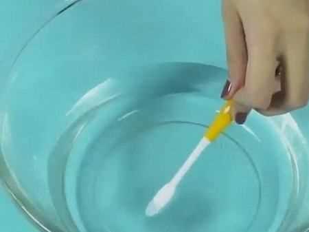 白鞋子有黃斑怎么去除,白色運(yùn)動(dòng)鞋上的黃色污點(diǎn)怎么去掉啊圖10