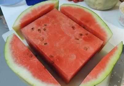 夏天西瓜切開(kāi)放冰箱能保存多久