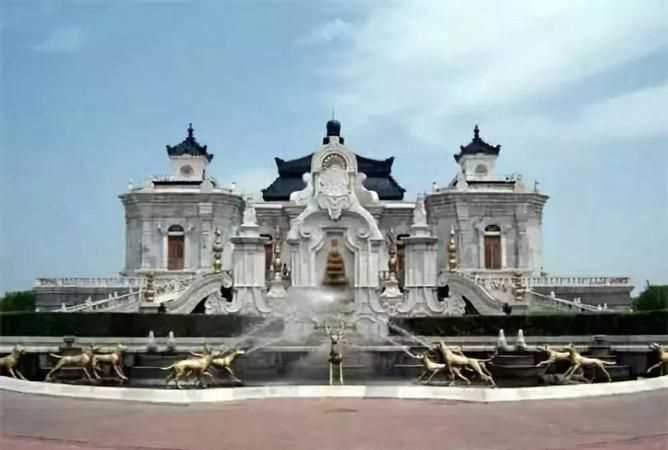 被稱為萬(wàn)園之園的是什么人