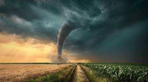 在野外遇到龍卷風(fēng)時(shí)應(yīng)該怎么辦,如果遇到龍卷風(fēng)應(yīng)該如何自救圖5