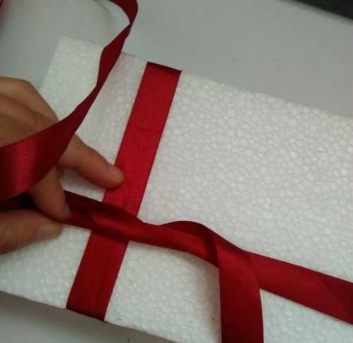 禮帶的結(jié)怎么打,包裝盒絲帶蝴蝶結(jié)的打法圖7