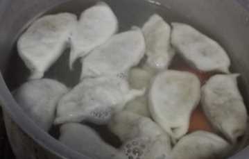 水餃熱水煮還是冷水煮,速凍餃子冷水煮還是熱水煮圖4
