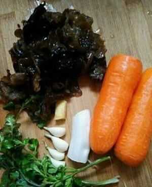 胡蘿卜木耳怎么炒,胡蘿卜炒木耳的做法圖文教程圖3