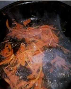 胡蘿卜木耳怎么炒,胡蘿卜炒木耳的做法圖文教程圖9