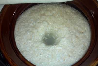 米酒長(zhǎng)了黑毛怎么處理,米酒表面上長(zhǎng)滿了黑毛怎么辦呢圖1