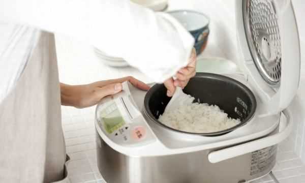 電飯煲內(nèi)膽焦糊怎么洗,新買的電飯鍋內(nèi)膽怎樣清洗圖1