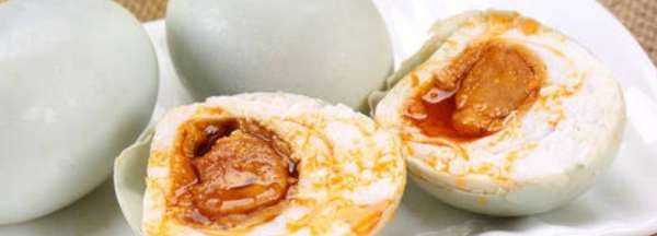 咸鴨蛋發(fā)苦怎么補救,咸鴨蛋酒放多了發(fā)苦怎么補救圖1