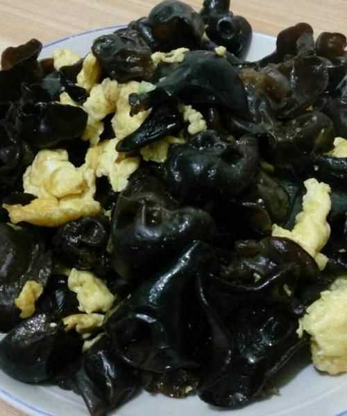 泡發(fā)的木耳控水隔夜能吃嗎