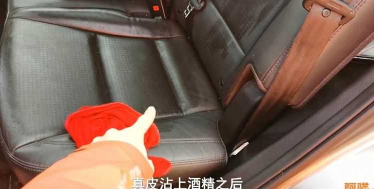 油漆門被酒精弄發(fā)白了用食用油擦拭能恢復(fù)嗎