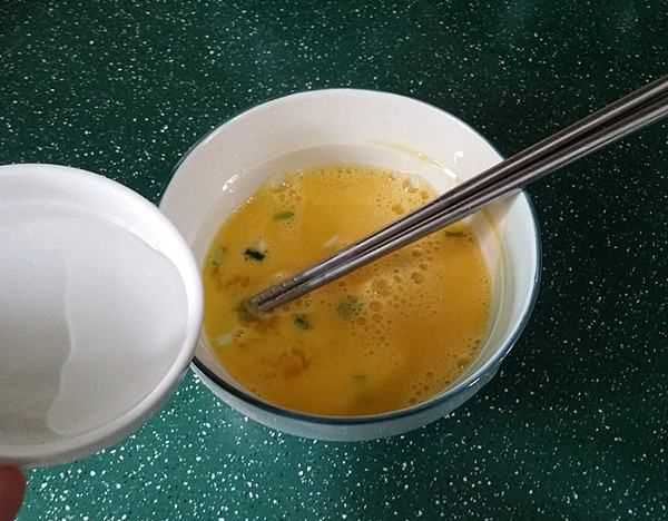 米飯?jiān)趺闯春贸?炒米飯?jiān)趺闯春贸杂趾唵螆D10