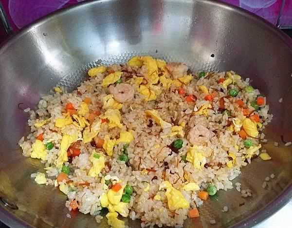 米飯?jiān)趺闯春贸?炒米飯?jiān)趺闯春贸杂趾唵螆D20