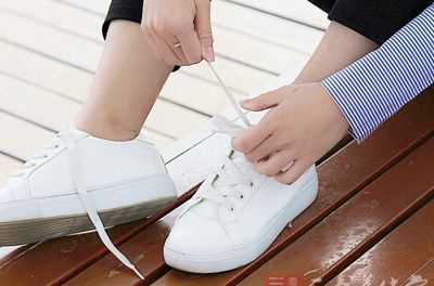 鞋子后跟磨腳怎么辦