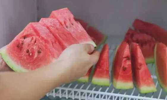 西瓜存放時(shí)間是多長(zhǎng),西瓜能放多久,沒(méi)打開(kāi)的圖3