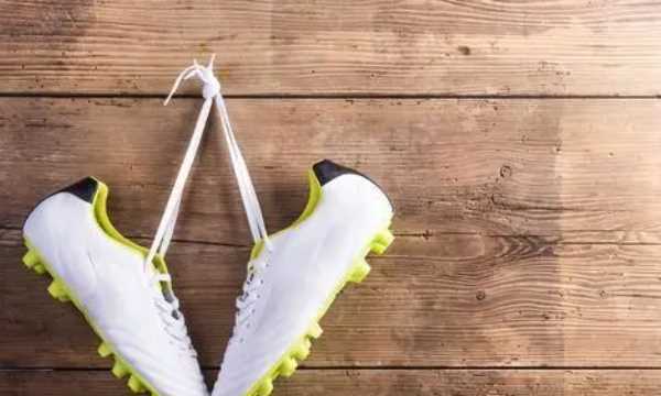 鞋底下貼什么可以防滑,有什么東西涂在籃球鞋鞋底可以防滑的圖2