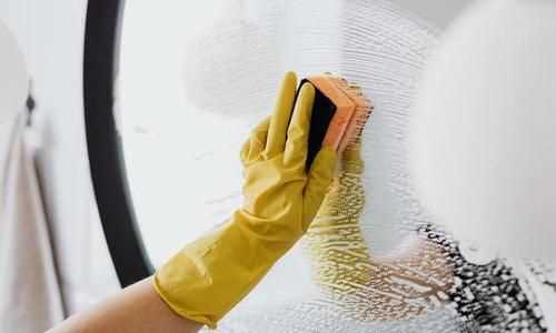 怎樣擦鏡子干凈最簡(jiǎn)單的方法