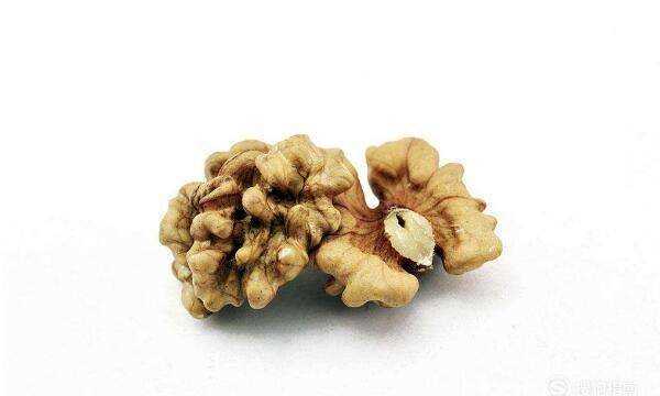 鮮核桃和干核桃區(qū)別,新鮮核桃和干核桃哪個(gè)更有營(yíng)養(yǎng)圖2