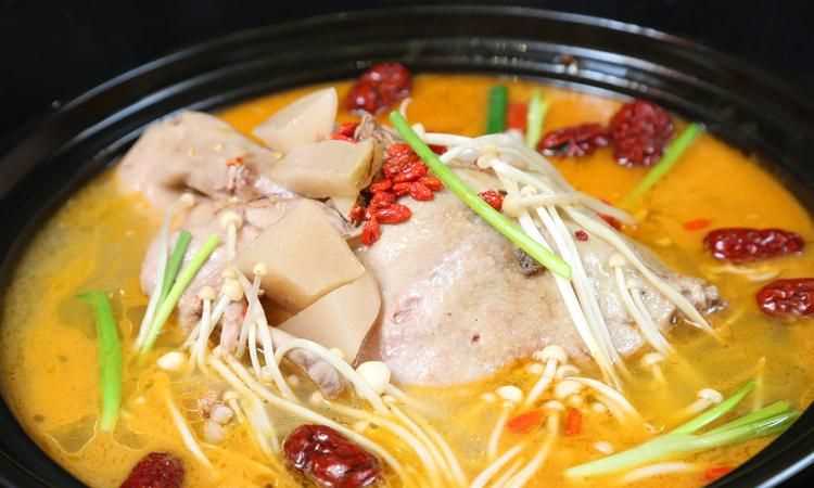 老鴨湯燉什么東西在里面好吃