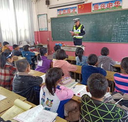 淇縣交警送交通安全知識(shí)進(jìn)校園