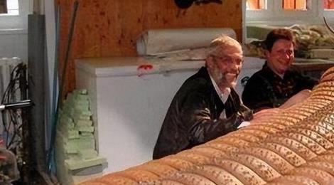 10000米長(zhǎng)的蜈蚣圖片