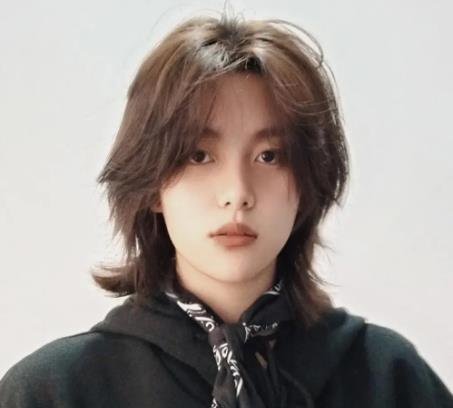 狼尾發(fā)型女