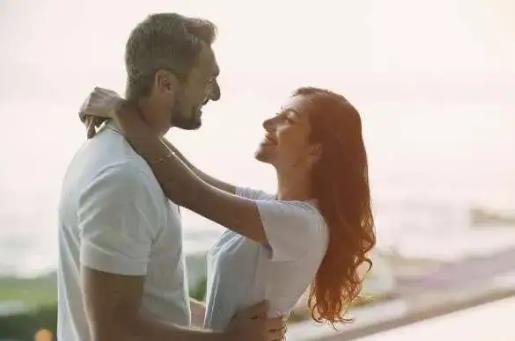 擁抱會讓男生起反應嗎