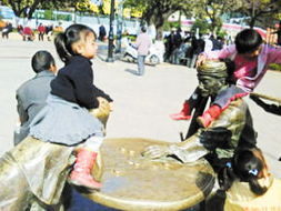 路人側(cè)目典故