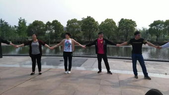 蜈蚣翻身游戲作文開頭