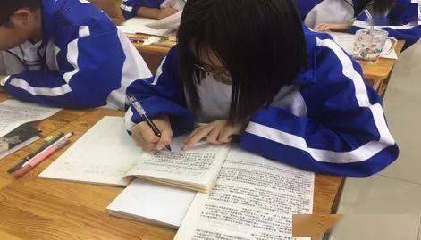 關(guān)于晨讀的作文開頭