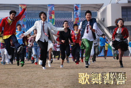 校園舞場(chǎng)景作文